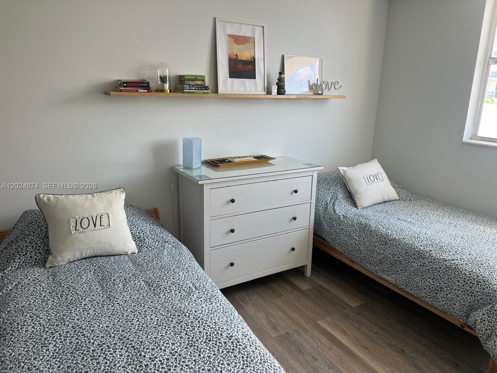 guess bedroom