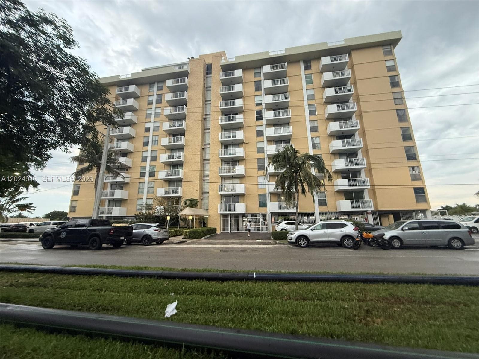 KEYSTONE TOWERS CONDO · #503 in North Miami - Photo 1