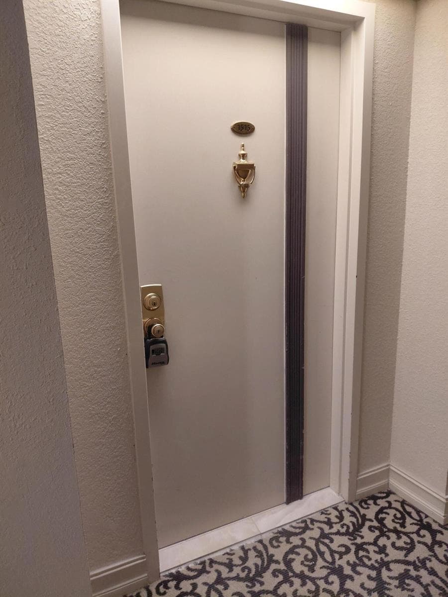 UNIT HALLWAY ENTRY