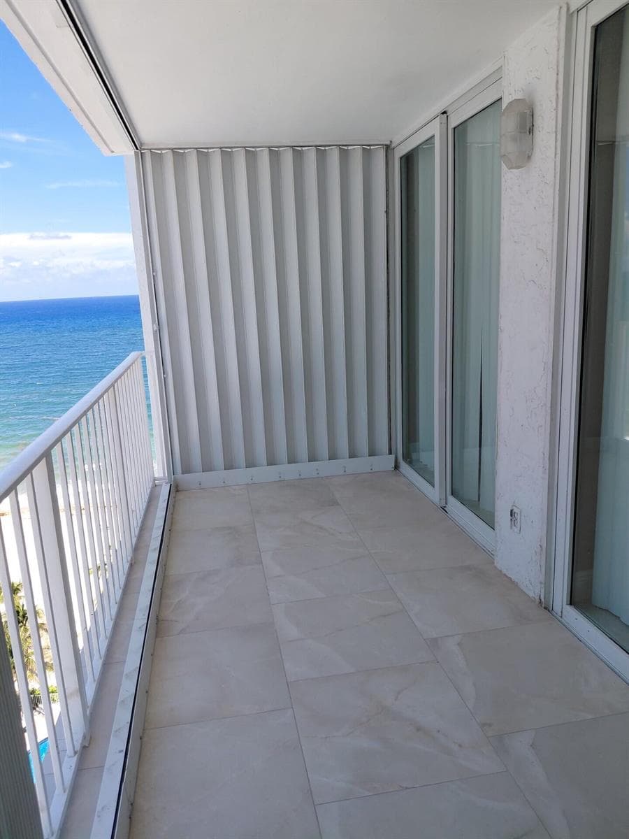 BALCONY
