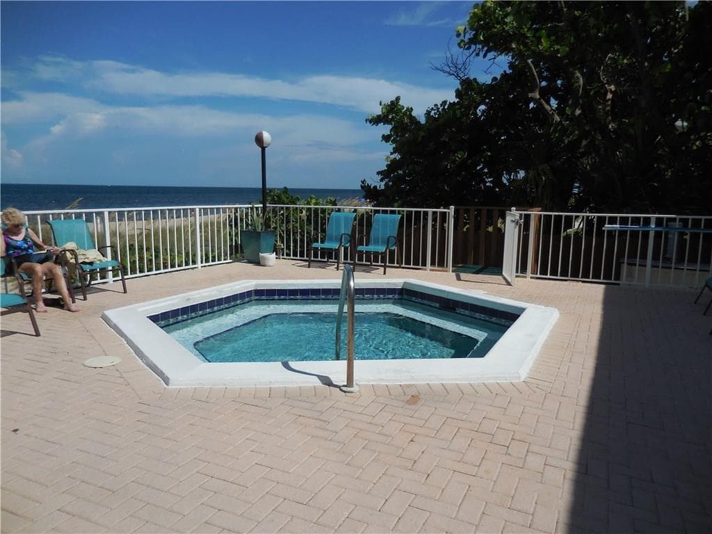 HOT TUB