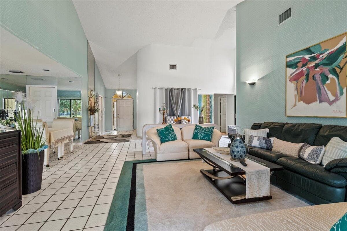 LIVING ROOM NO-8