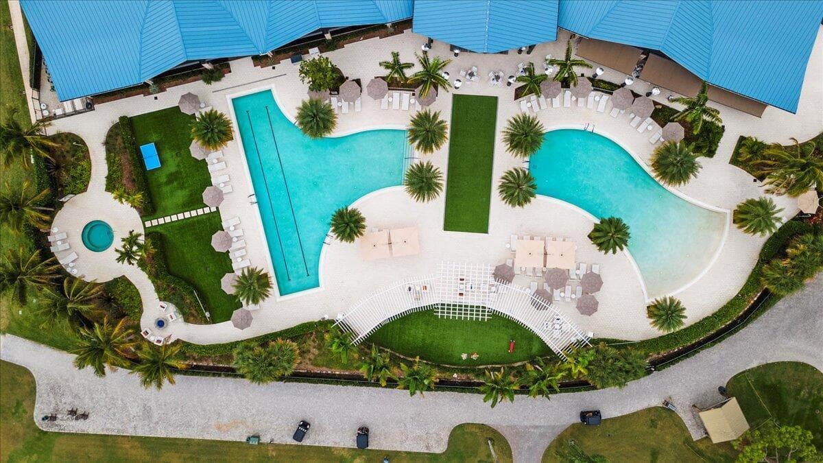 CLUB HOUSE-2