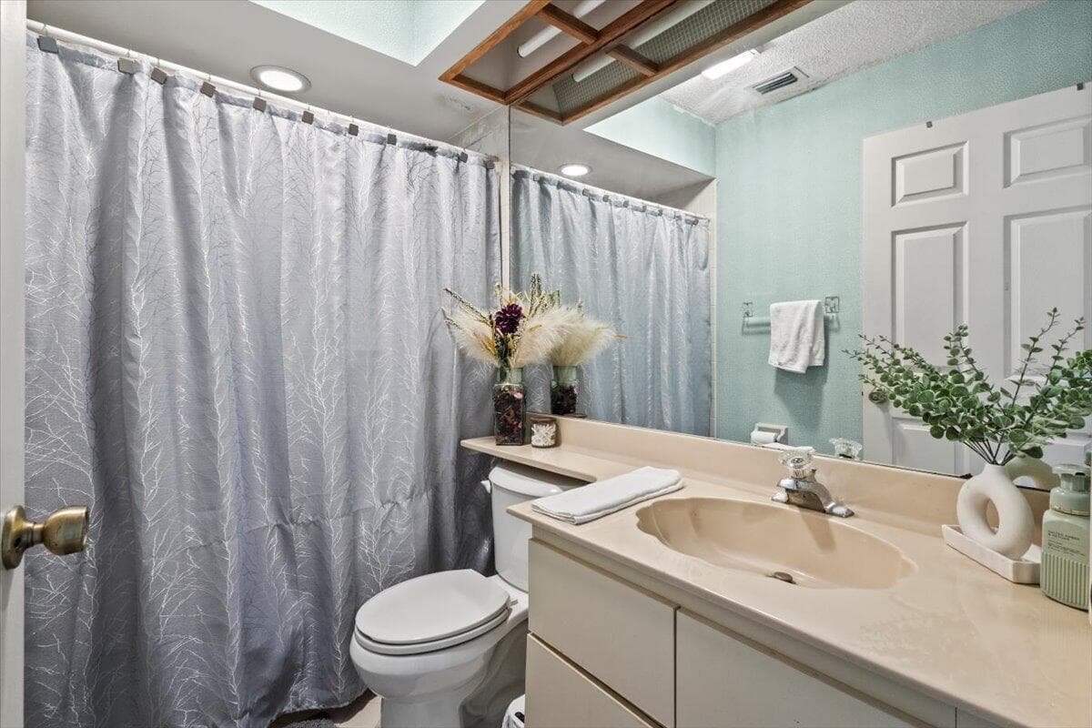 SECOND FULL BATHROOM NO-14