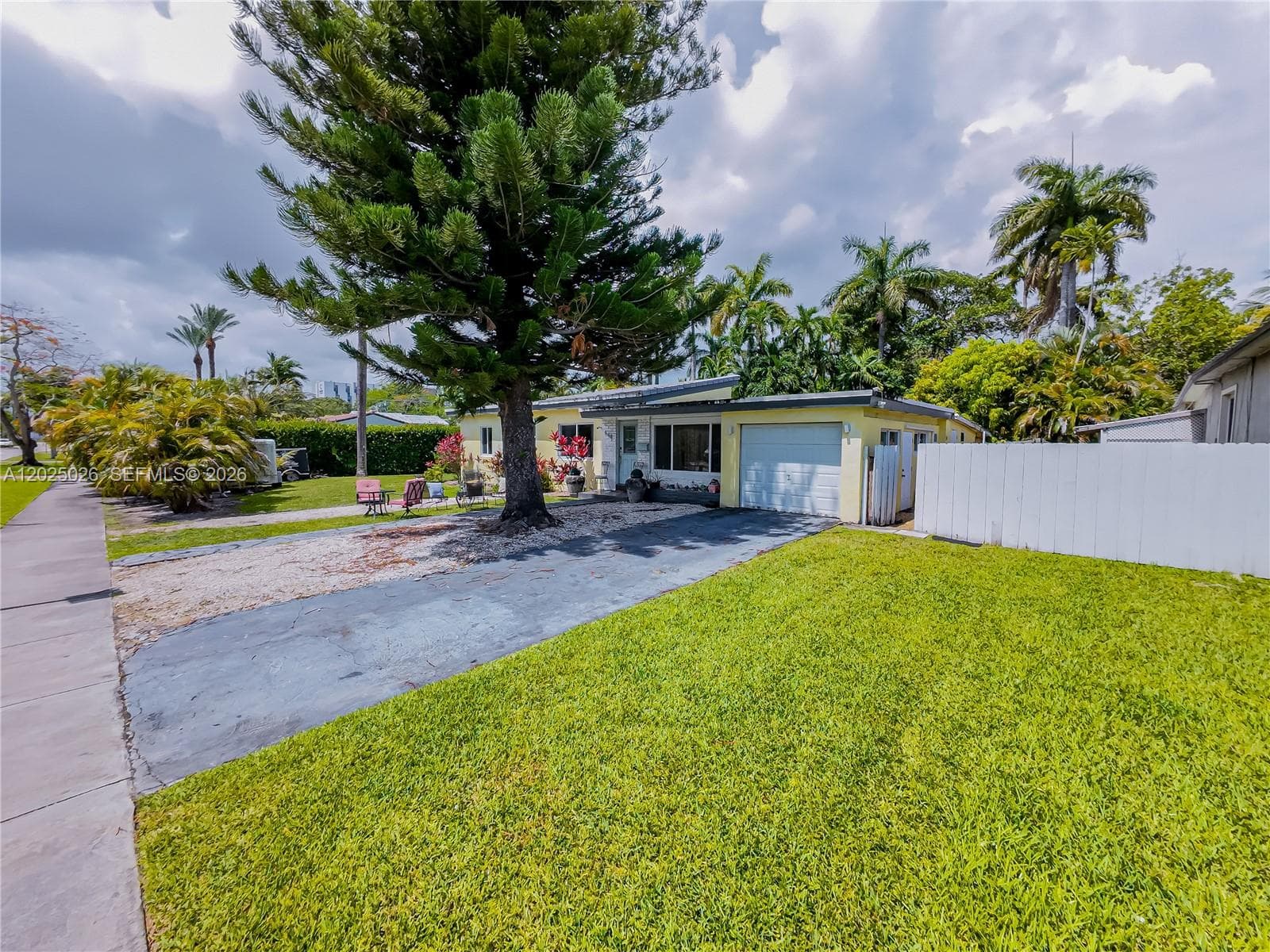 548 East Dr photo 11