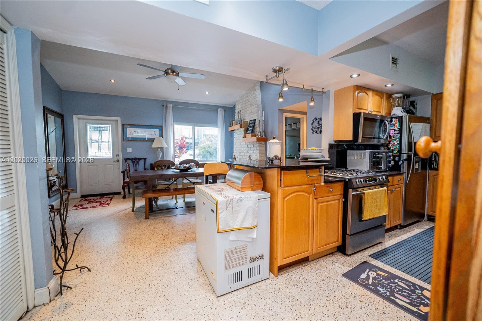 548 East Dr photo 25