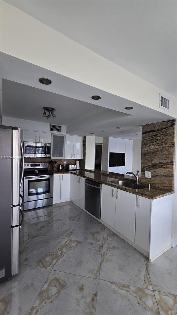 Reef East · #5D in North Miami Beach - Photo 18