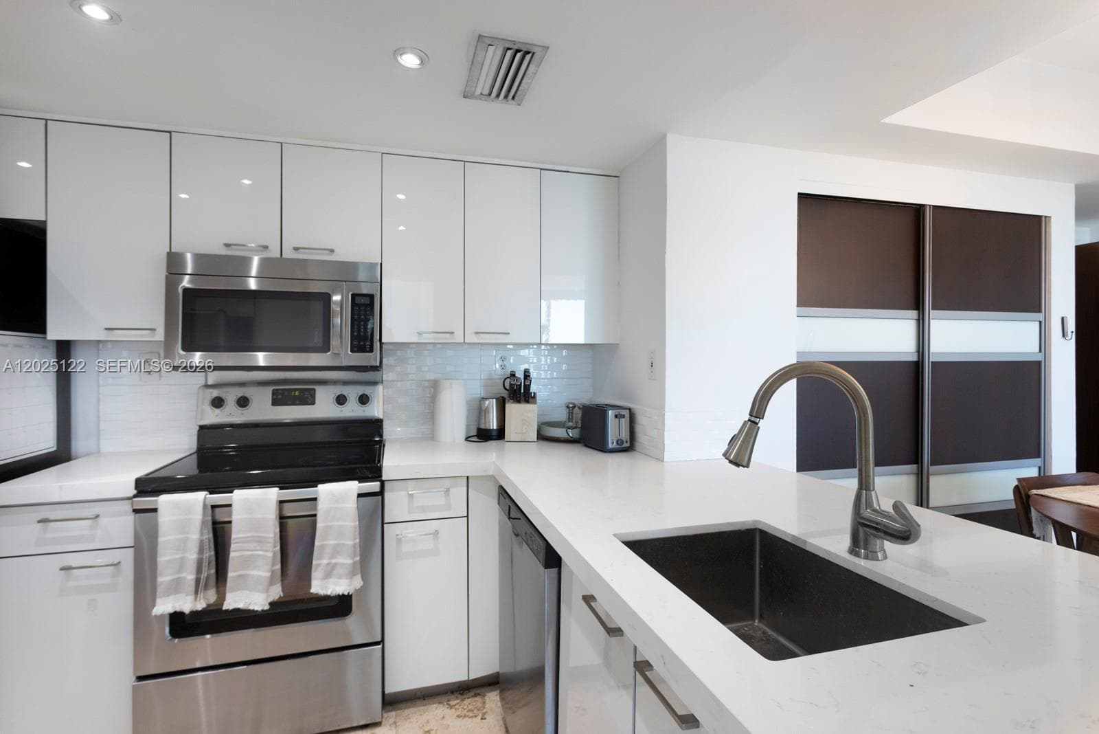THE FLORIDIAN CONDO · #906 in Miami Beach - Photo 11