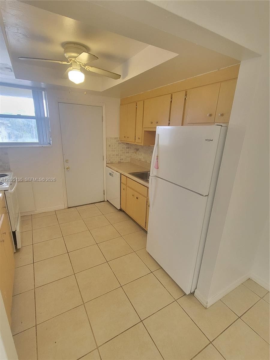 SANS SOUCI CONDO · #16 in North Miami - Photo 2