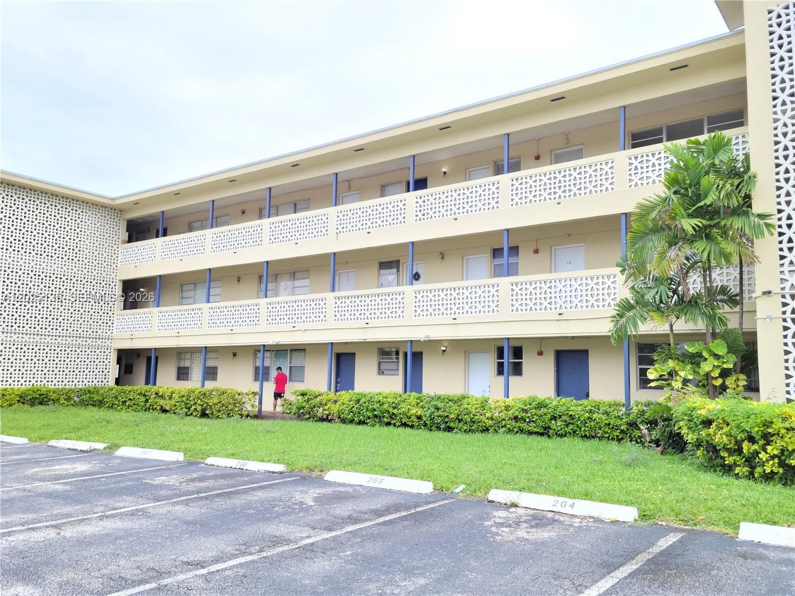 SANS SOUCI CONDO · #16 in North Miami - Photo 1