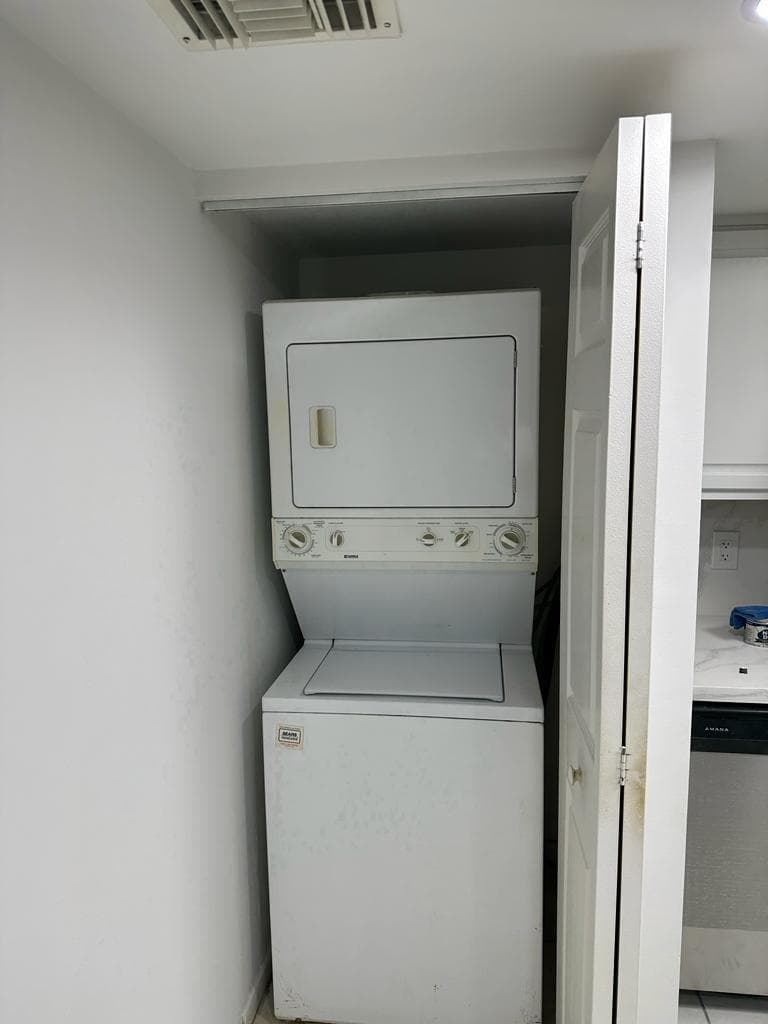 Washer/ Dryer. In the kitchen
