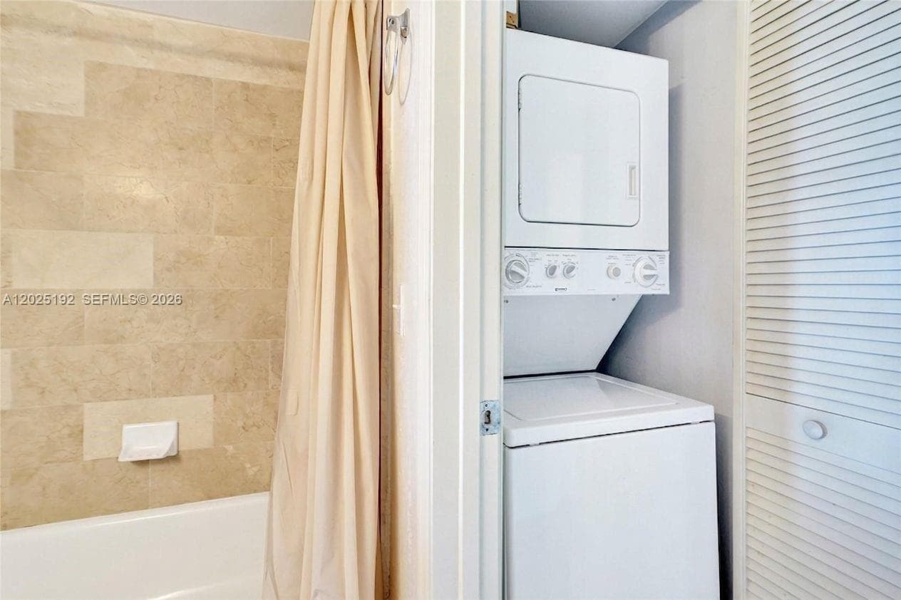 Bayview Condo · #1207C in North Bay Village - Photo 27