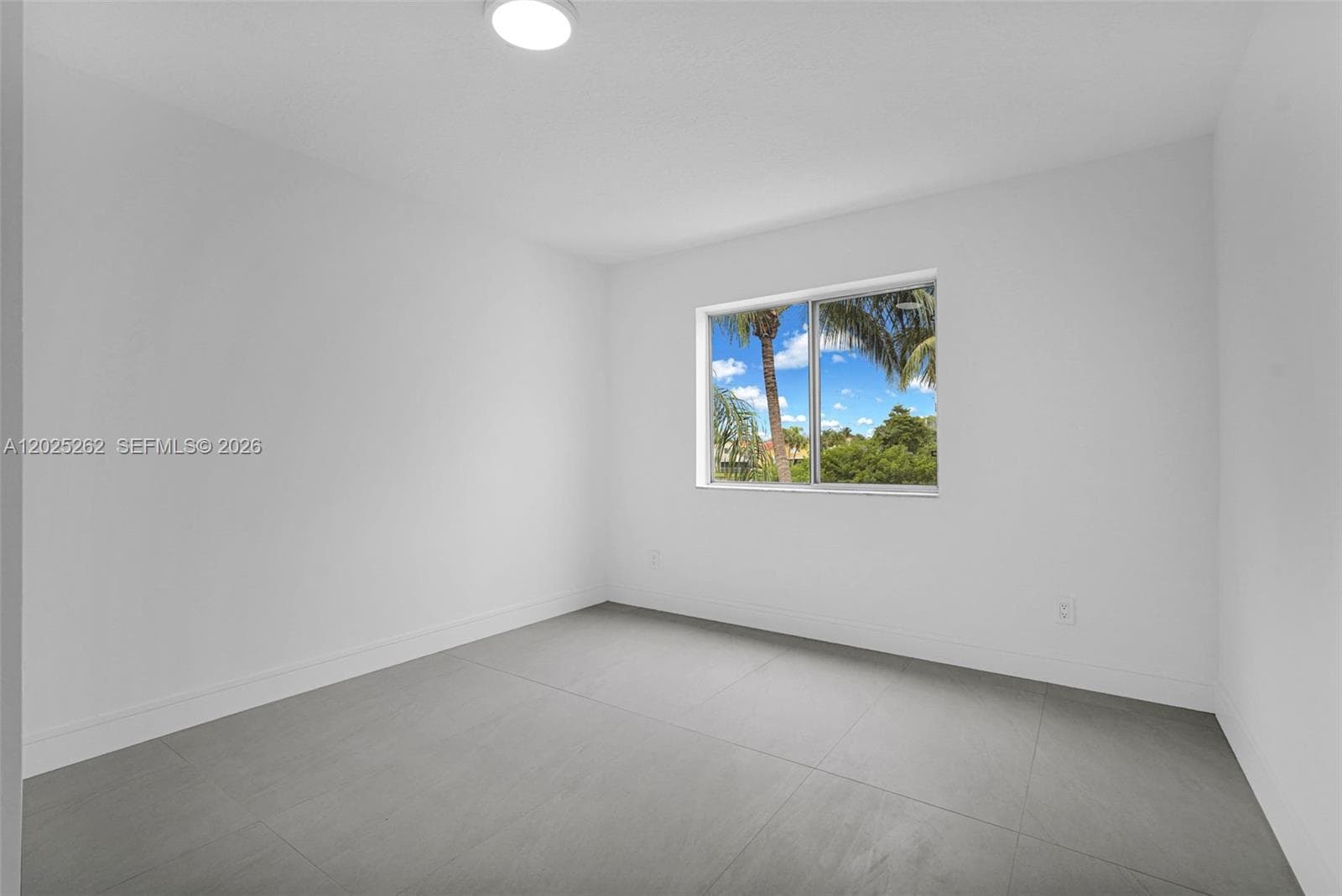 1089 SE 6th Ave photo 13