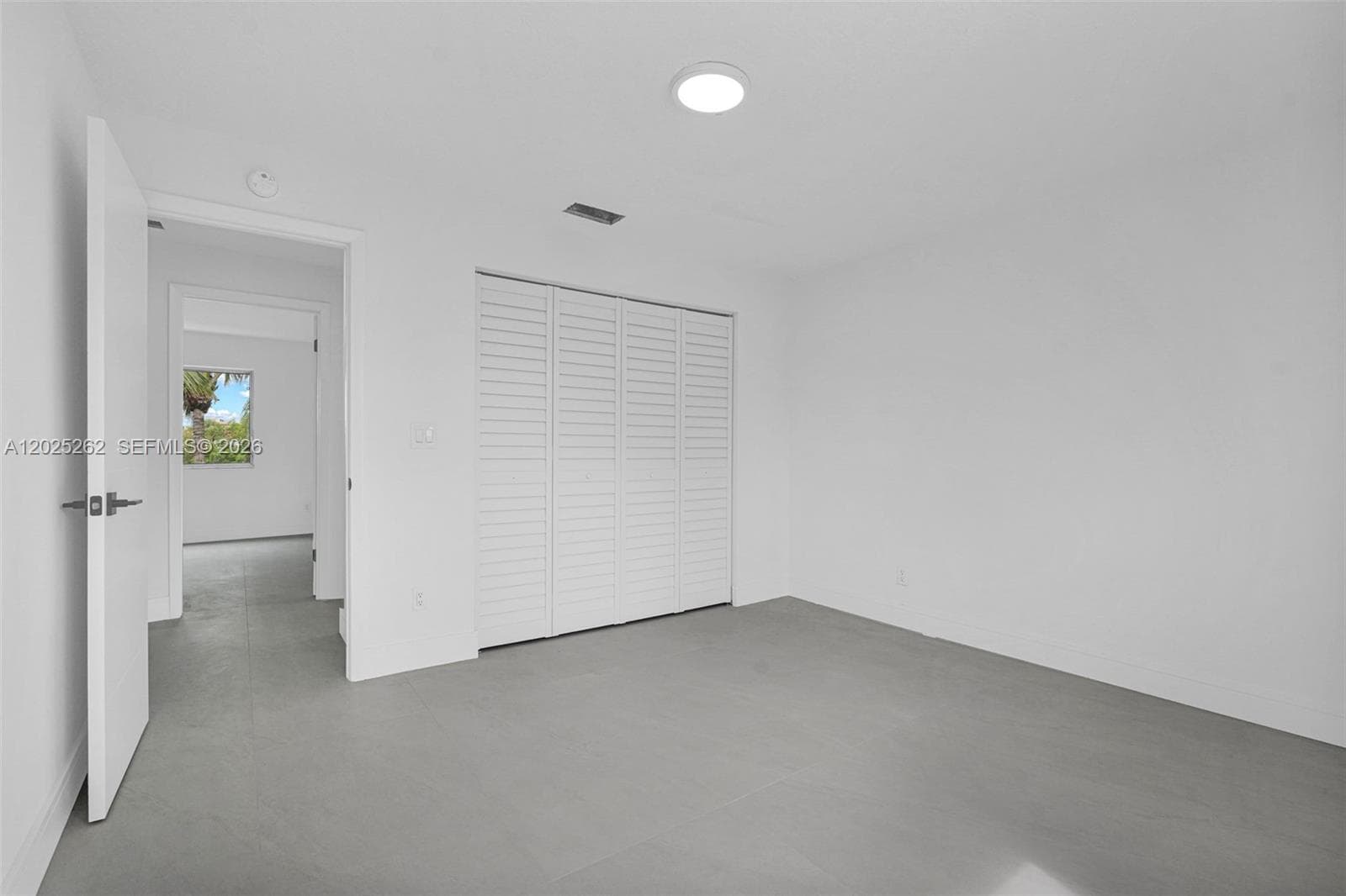 1089 SE 6th Ave photo 14