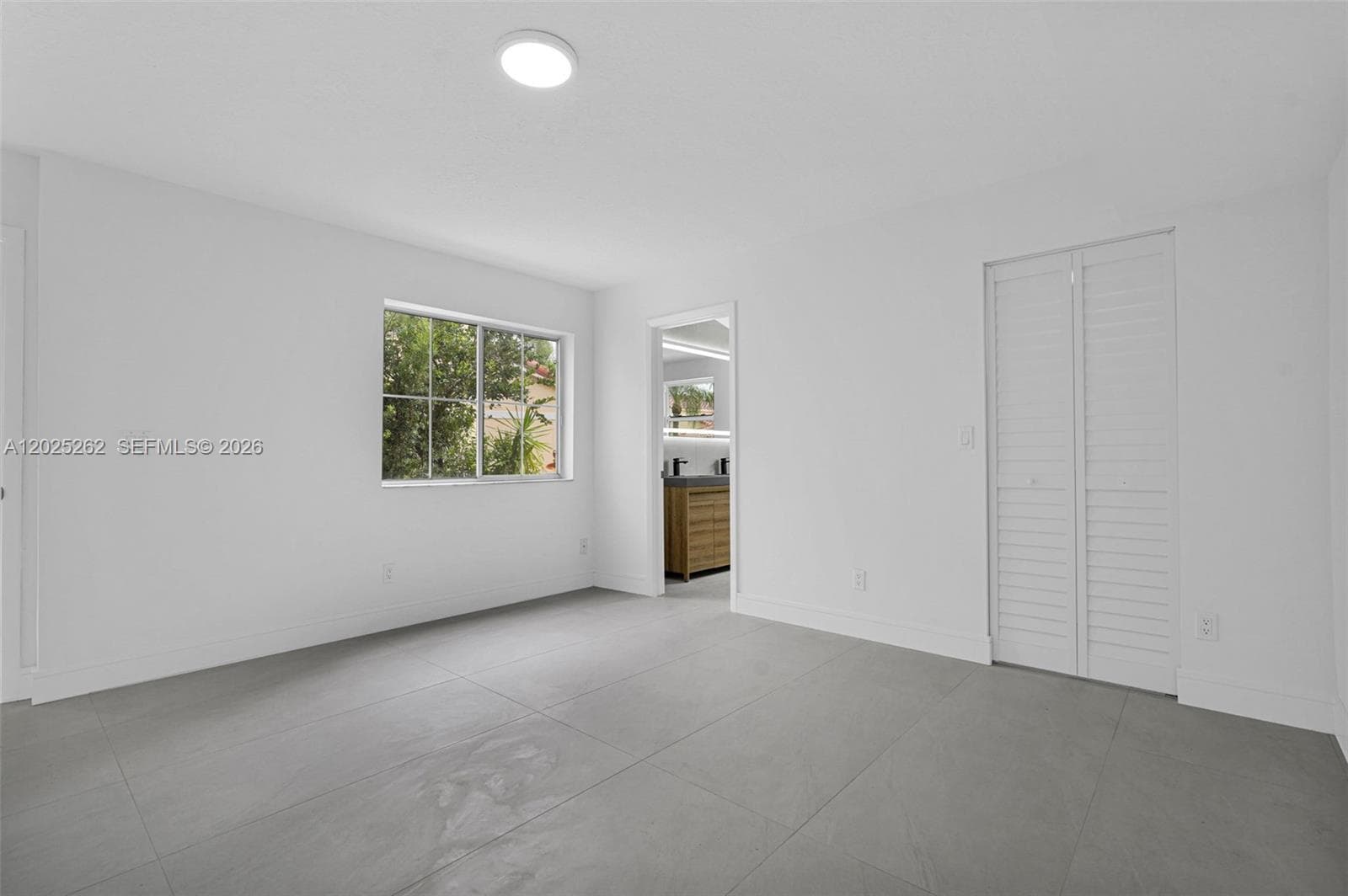 1089 SE 6th Ave photo 11