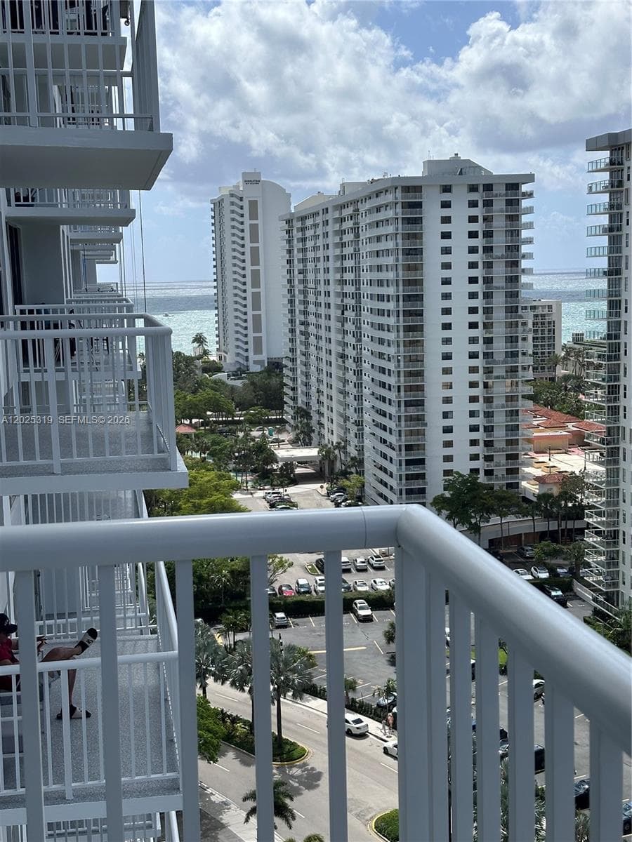 Winston Towers · #1905 in Sunny Isles Beach - Photo 8