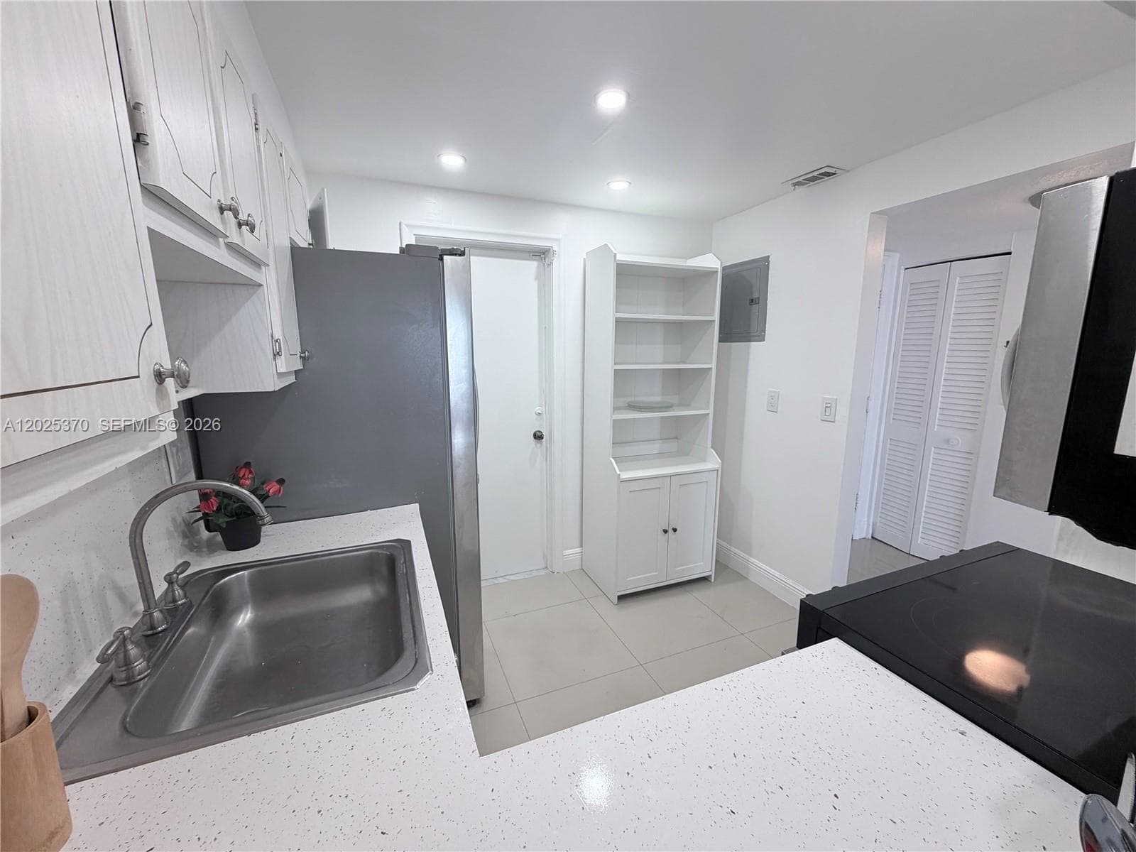 IMPERIAL TOWERS CONDO · #611 in Hallandale Beach - Photo 3