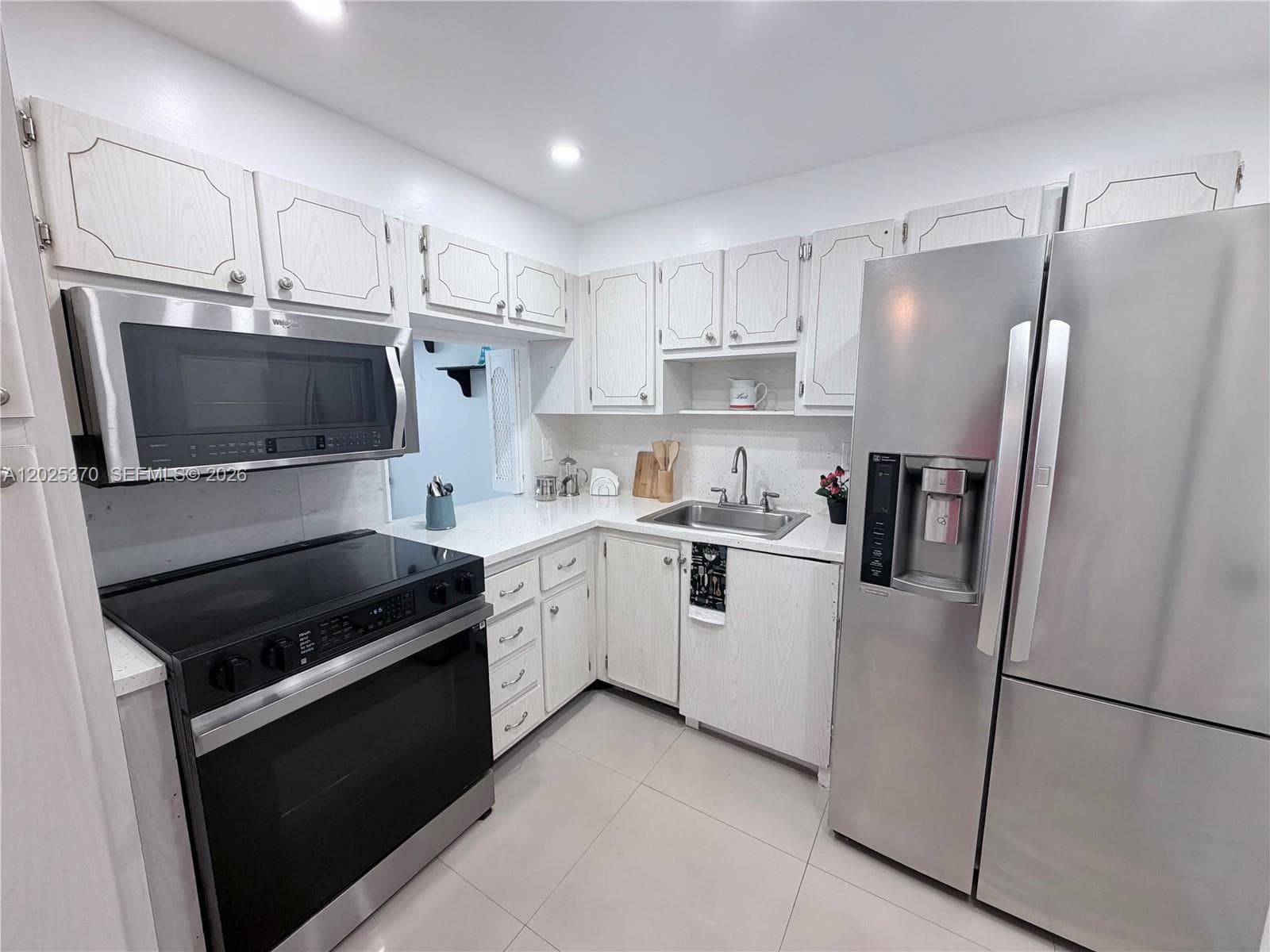 IMPERIAL TOWERS CONDO · #611 in Hallandale Beach - Photo 5