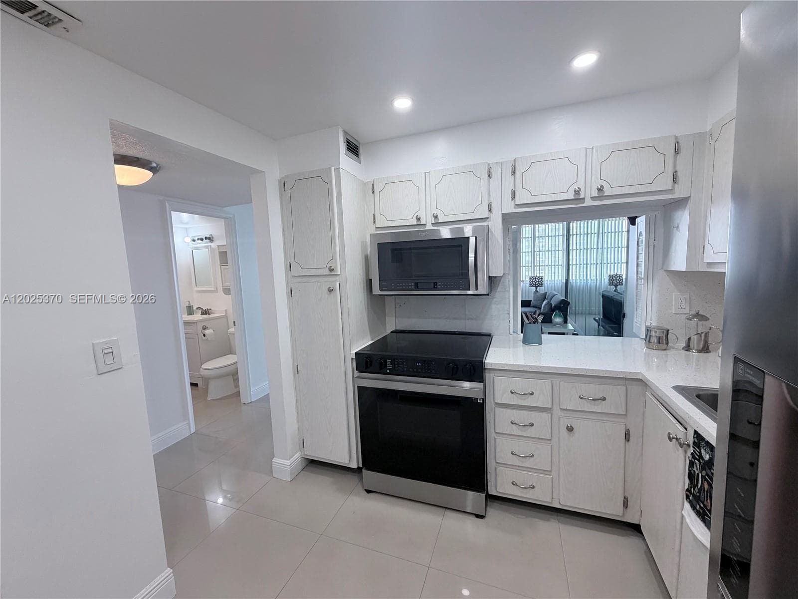 IMPERIAL TOWERS CONDO · #611 in Hallandale Beach - Photo 4