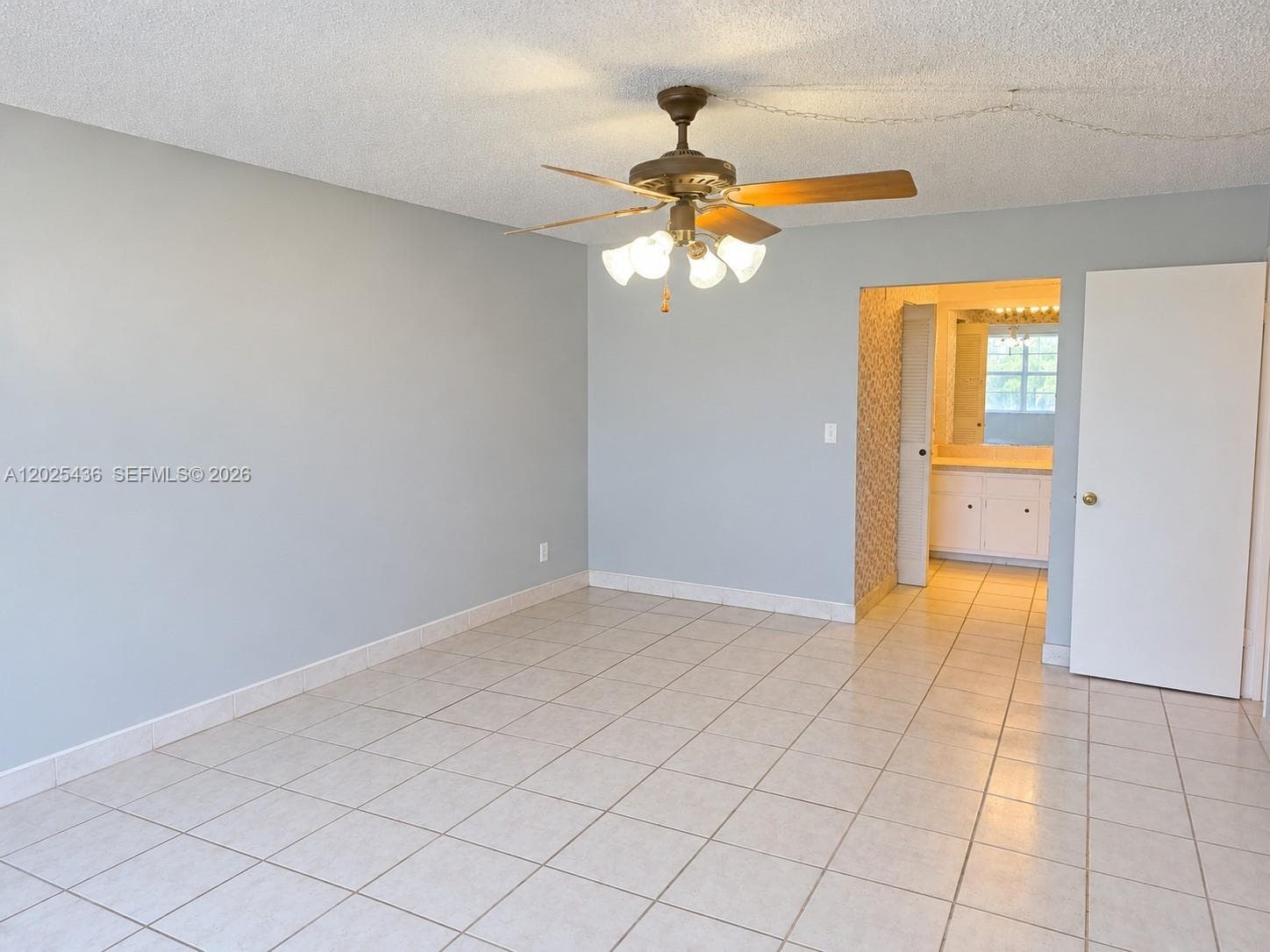No Furniture - Size 12 x 8 Ft.