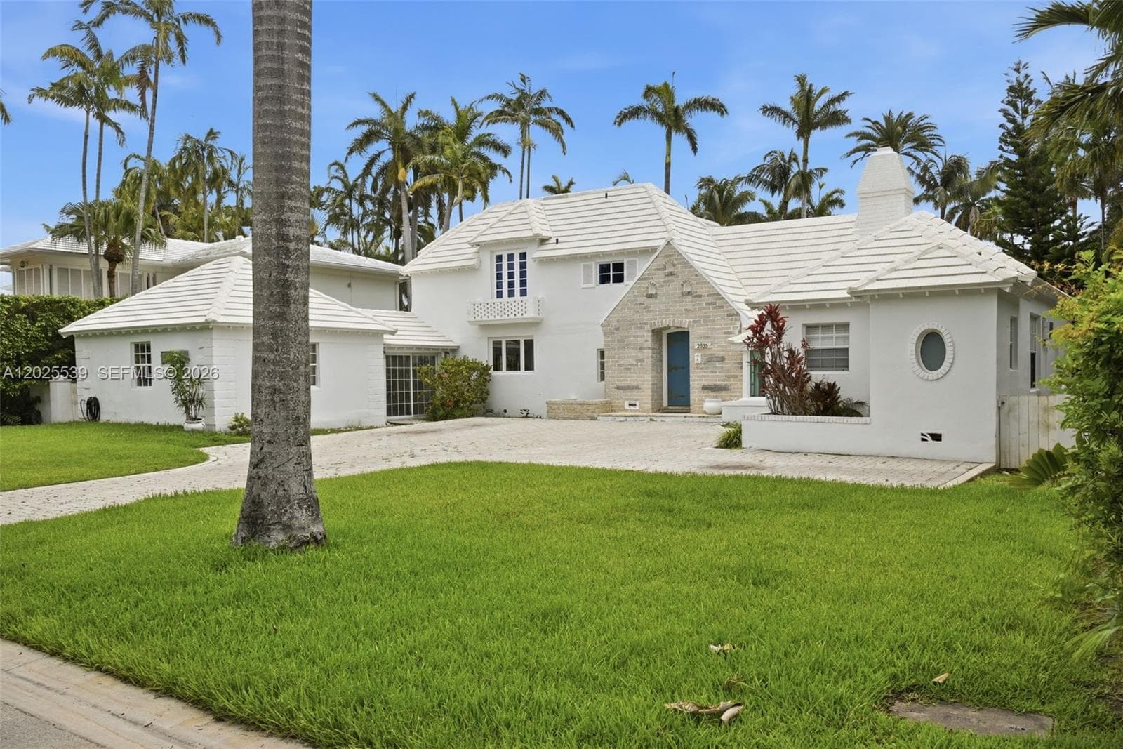 2535 Sunset Dr photo 2