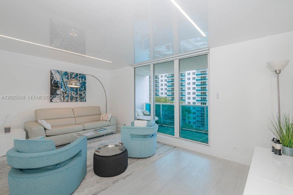 Roney Palace · #811 in Miami Beach - Photo 7