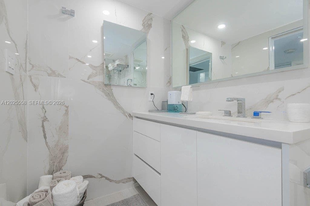 Roney Palace · #811 in Miami Beach - Photo 20
