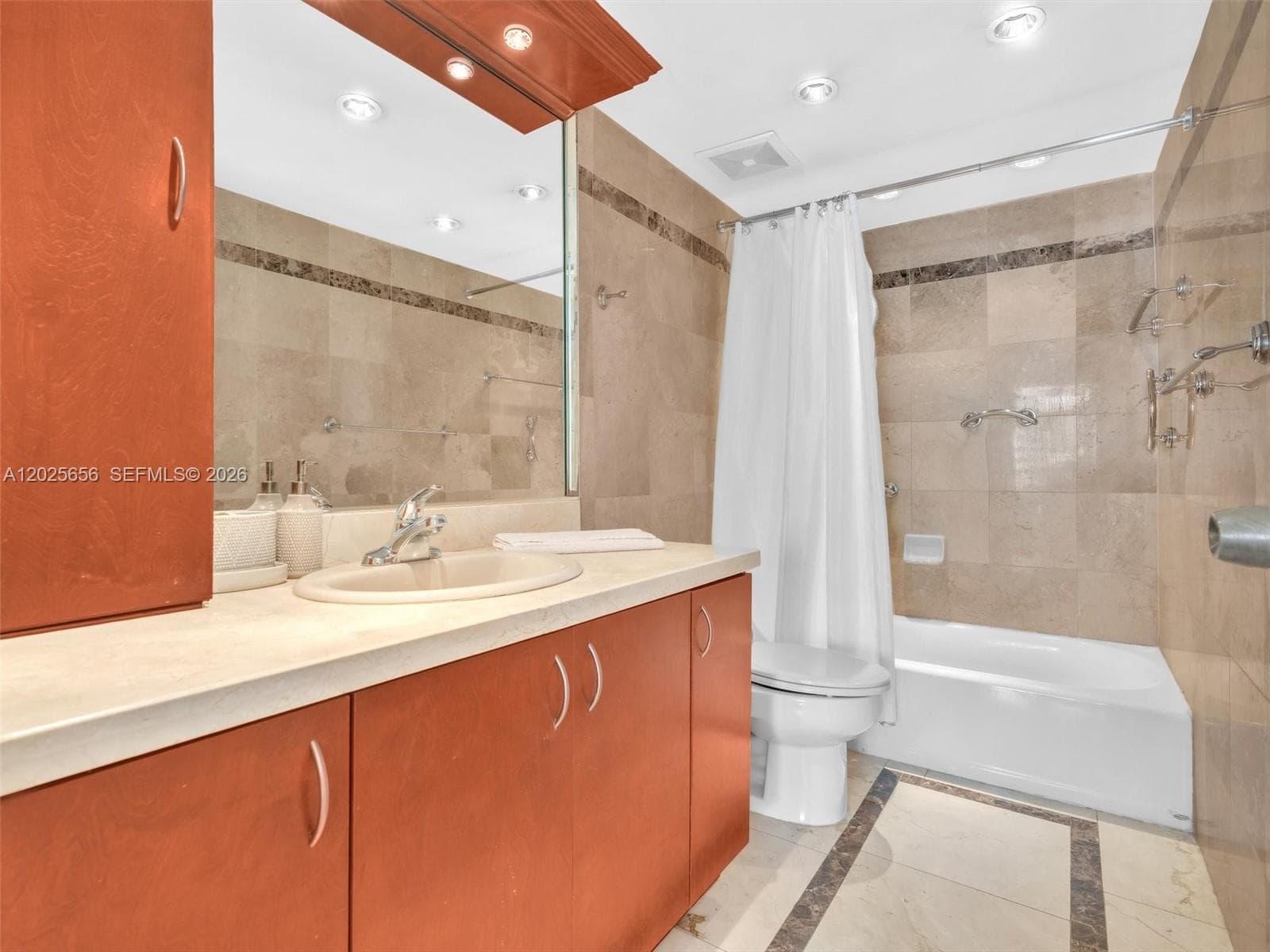 THE CARRIAGE HOUSE · #107 in Miami Beach - Photo 17