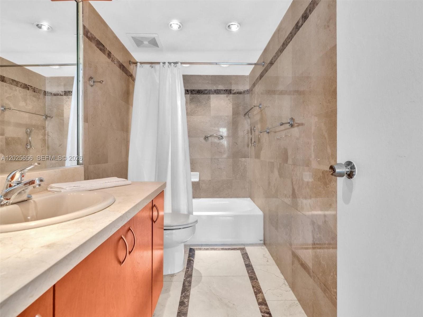 THE CARRIAGE HOUSE · #107 in Miami Beach - Photo 16