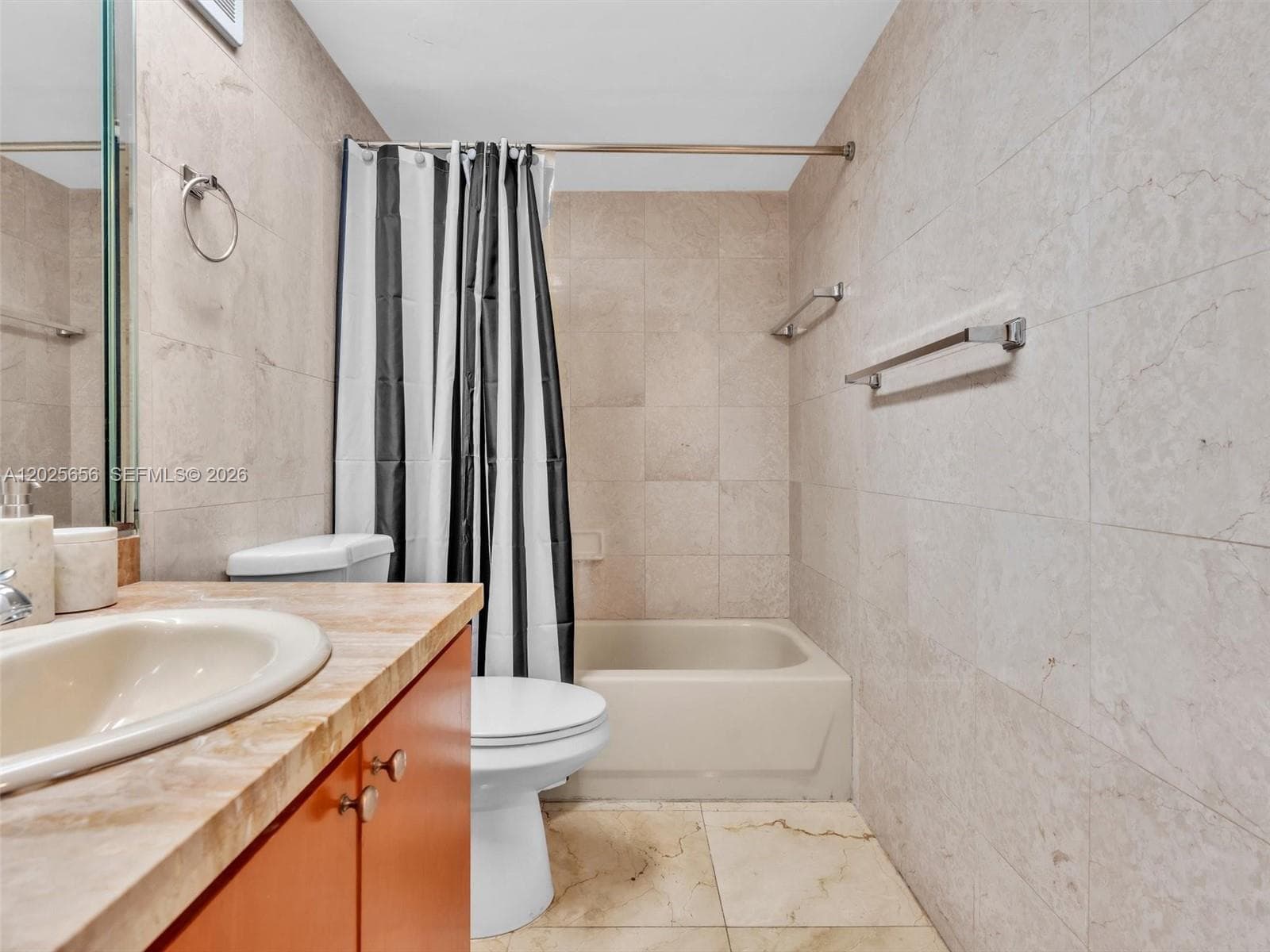 THE CARRIAGE HOUSE · #107 in Miami Beach - Photo 22