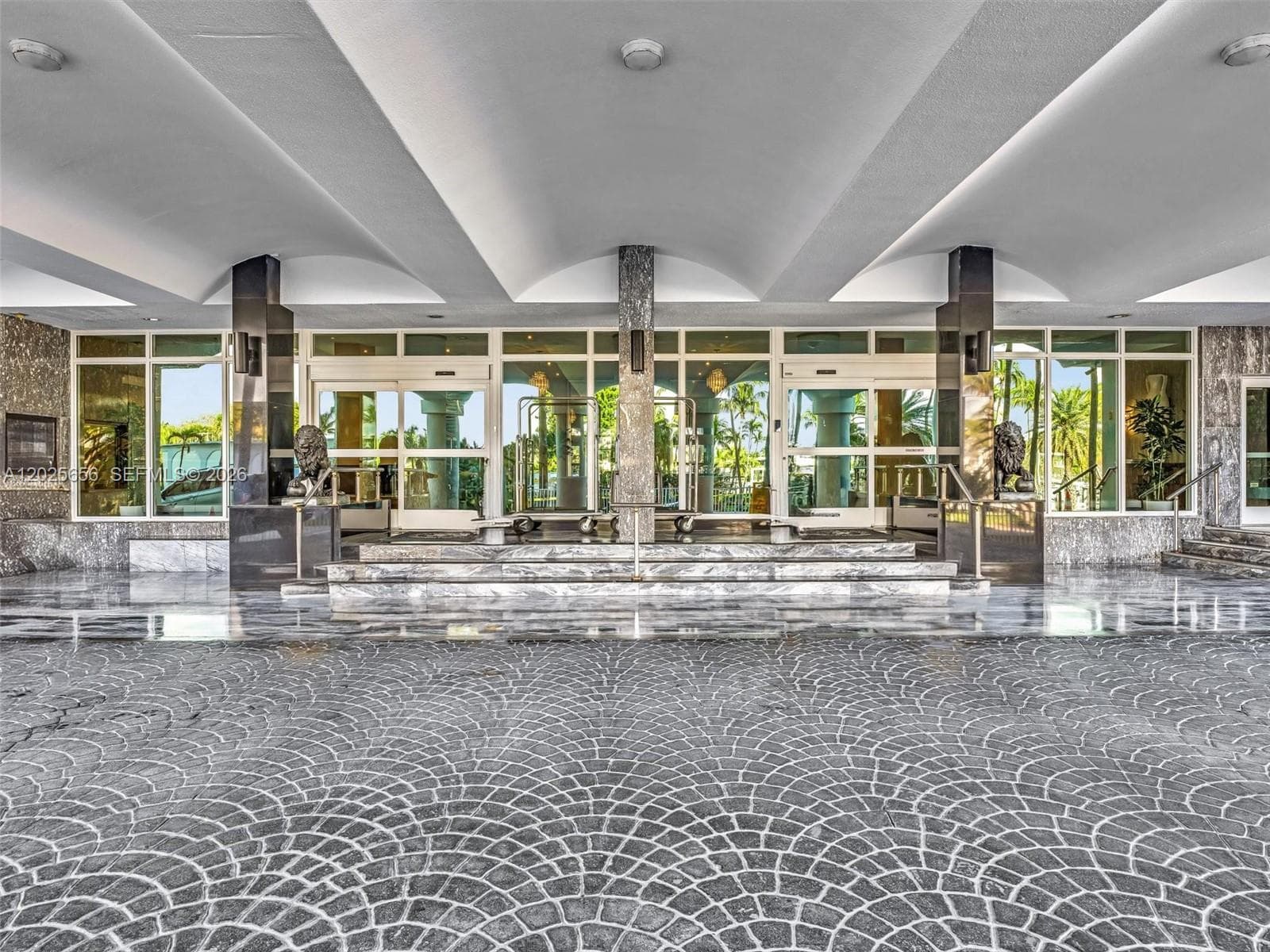 THE CARRIAGE HOUSE · #107 in Miami Beach - Photo 40