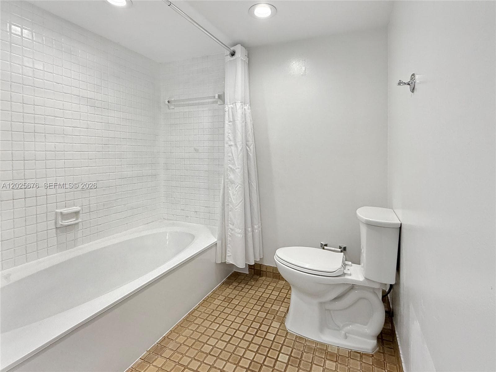 DORAL OAKS · #209 in Doral - Photo 8