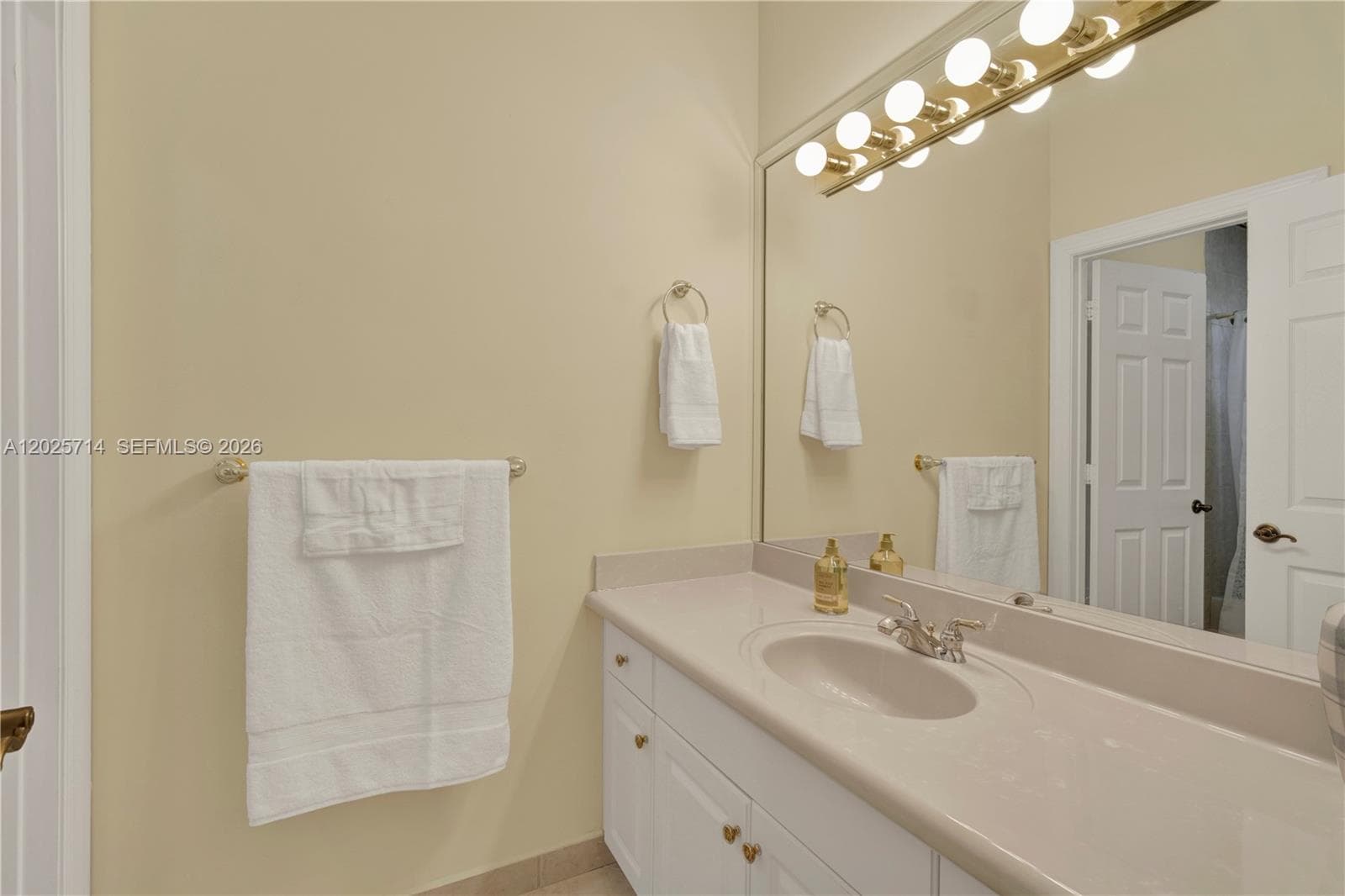2nd bedroom's in suite bathroom