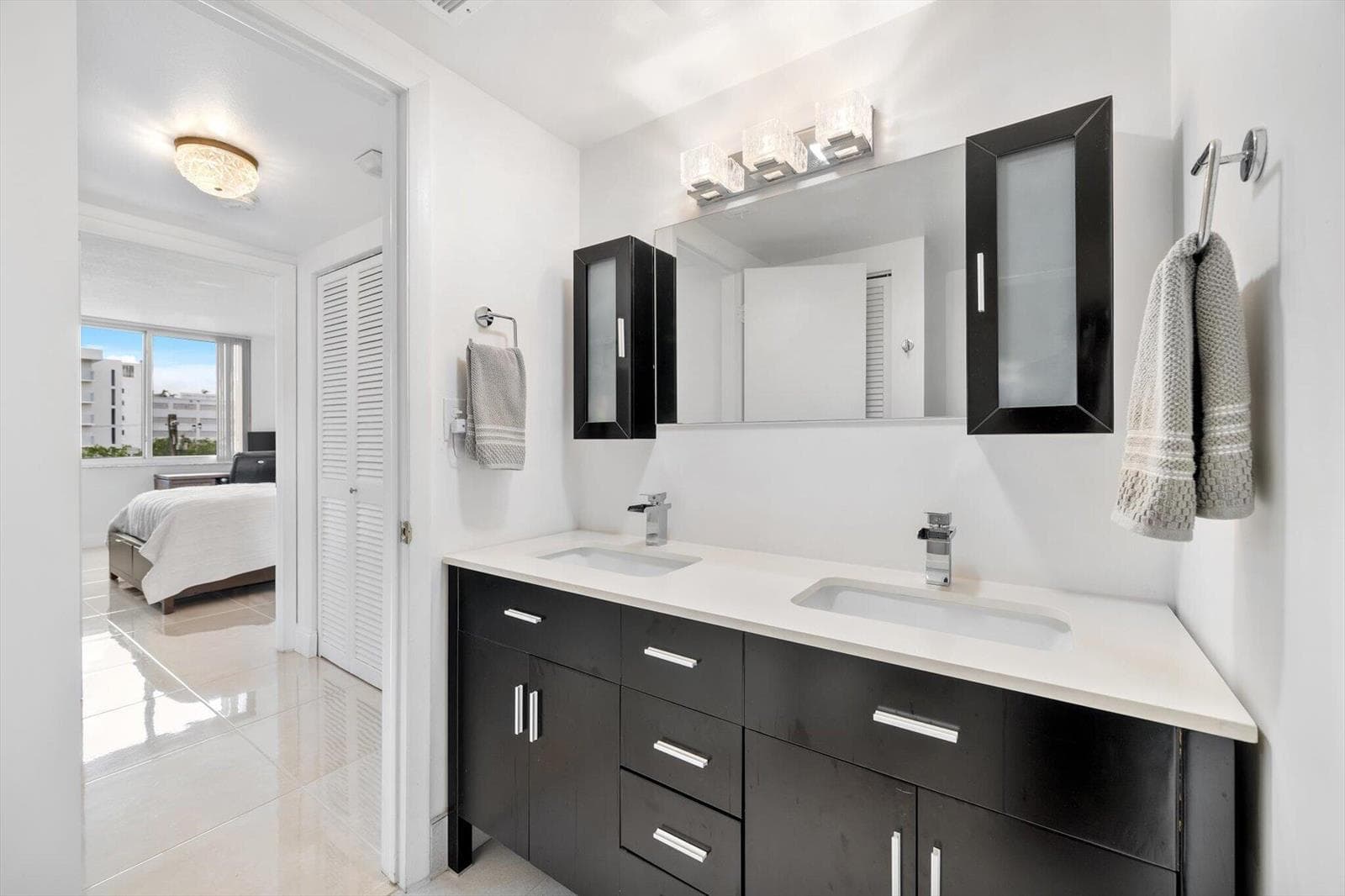 19-1080 94th St APT 411_019