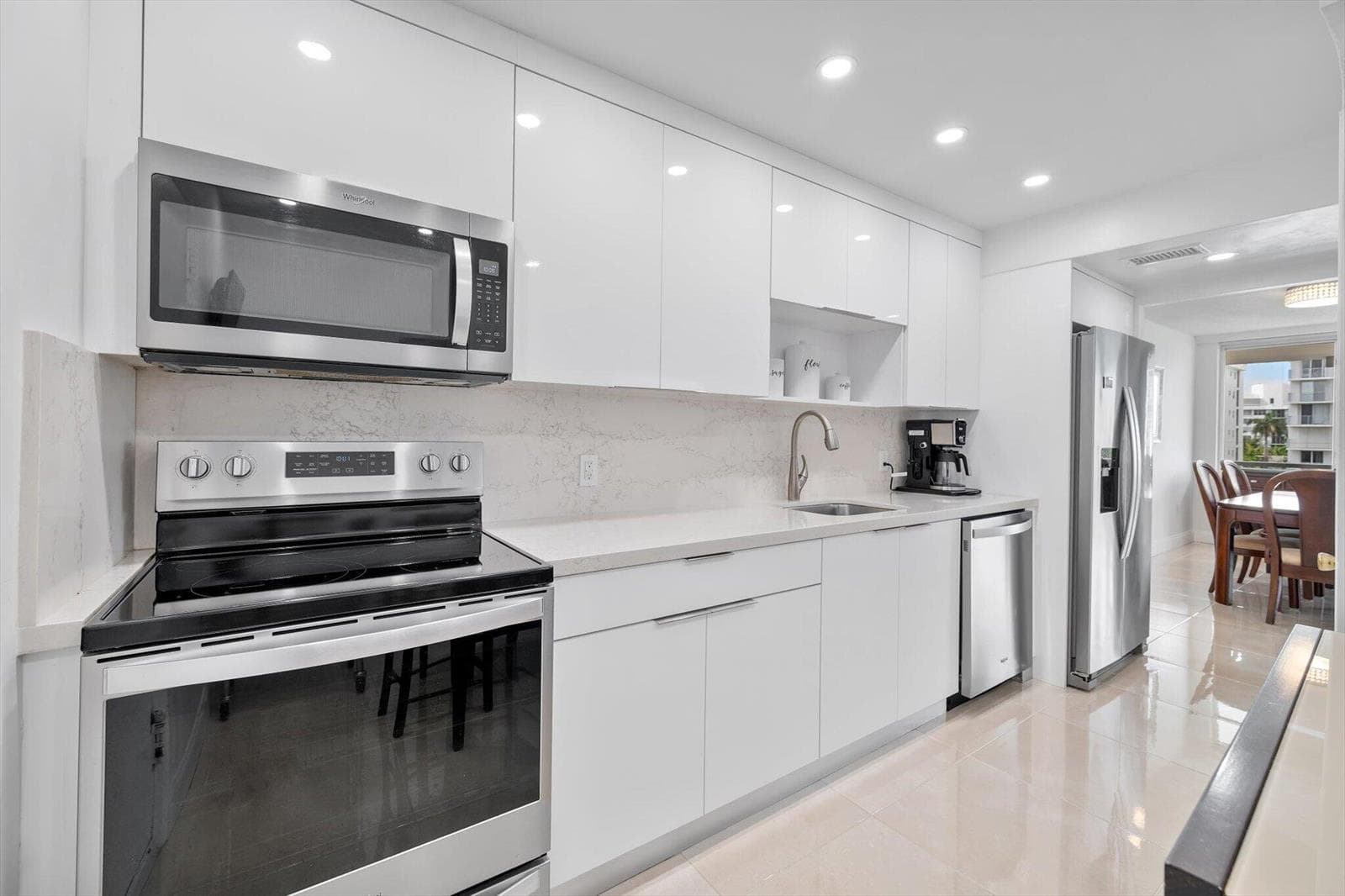 10-1080 94th St APT 411_010