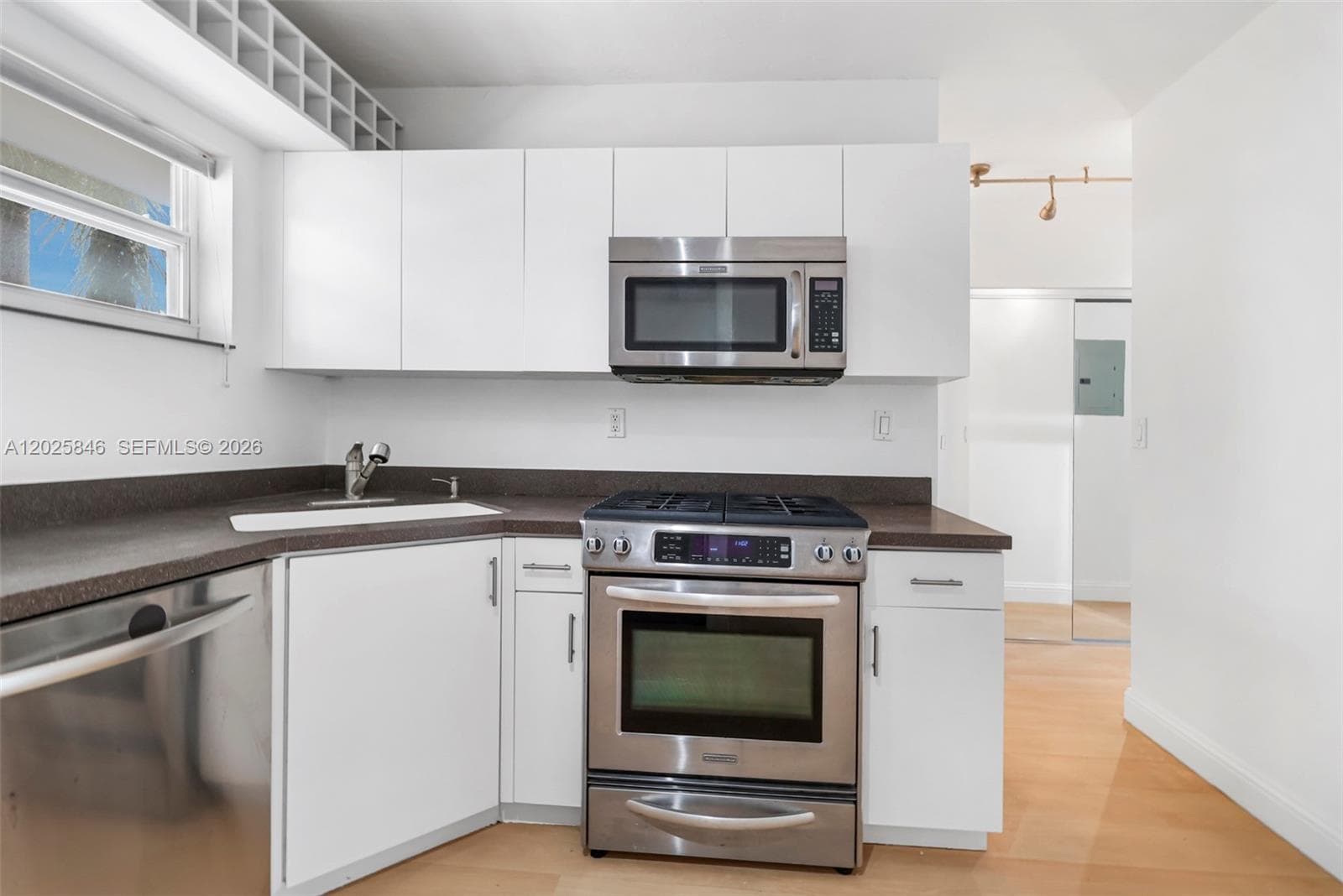 LINCOLN TOWERS · #B402 in Miami Beach - Photo 12