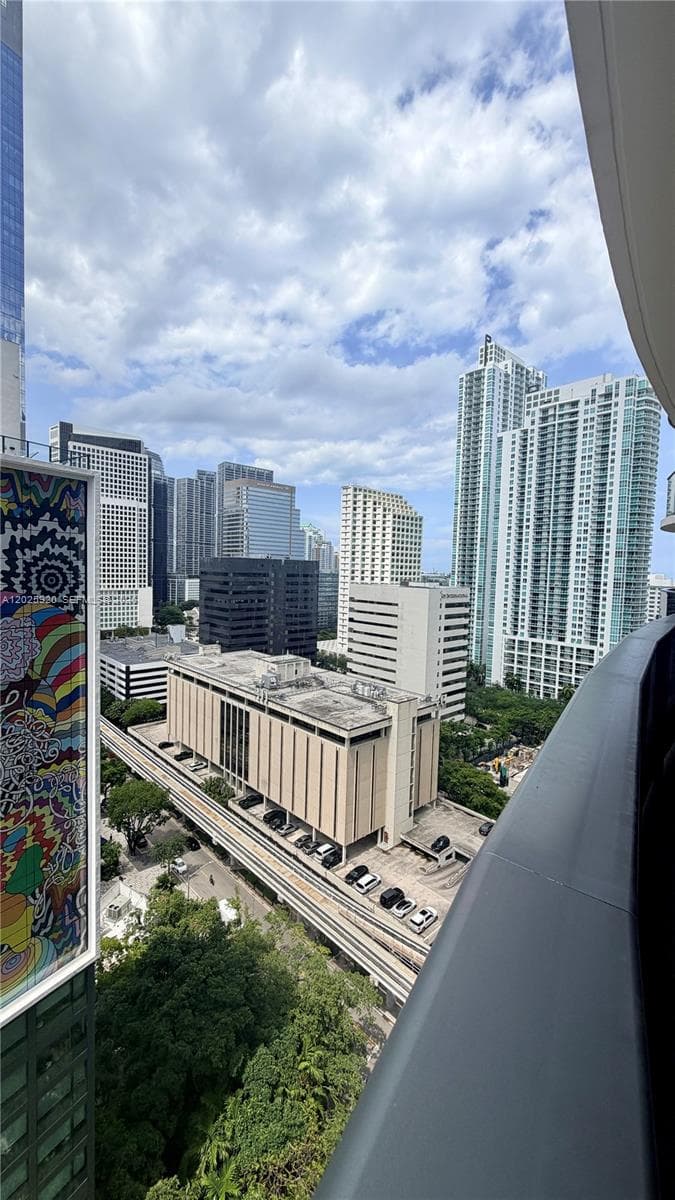 Brickell Flatiron · #2014 in Miami - Photo 28