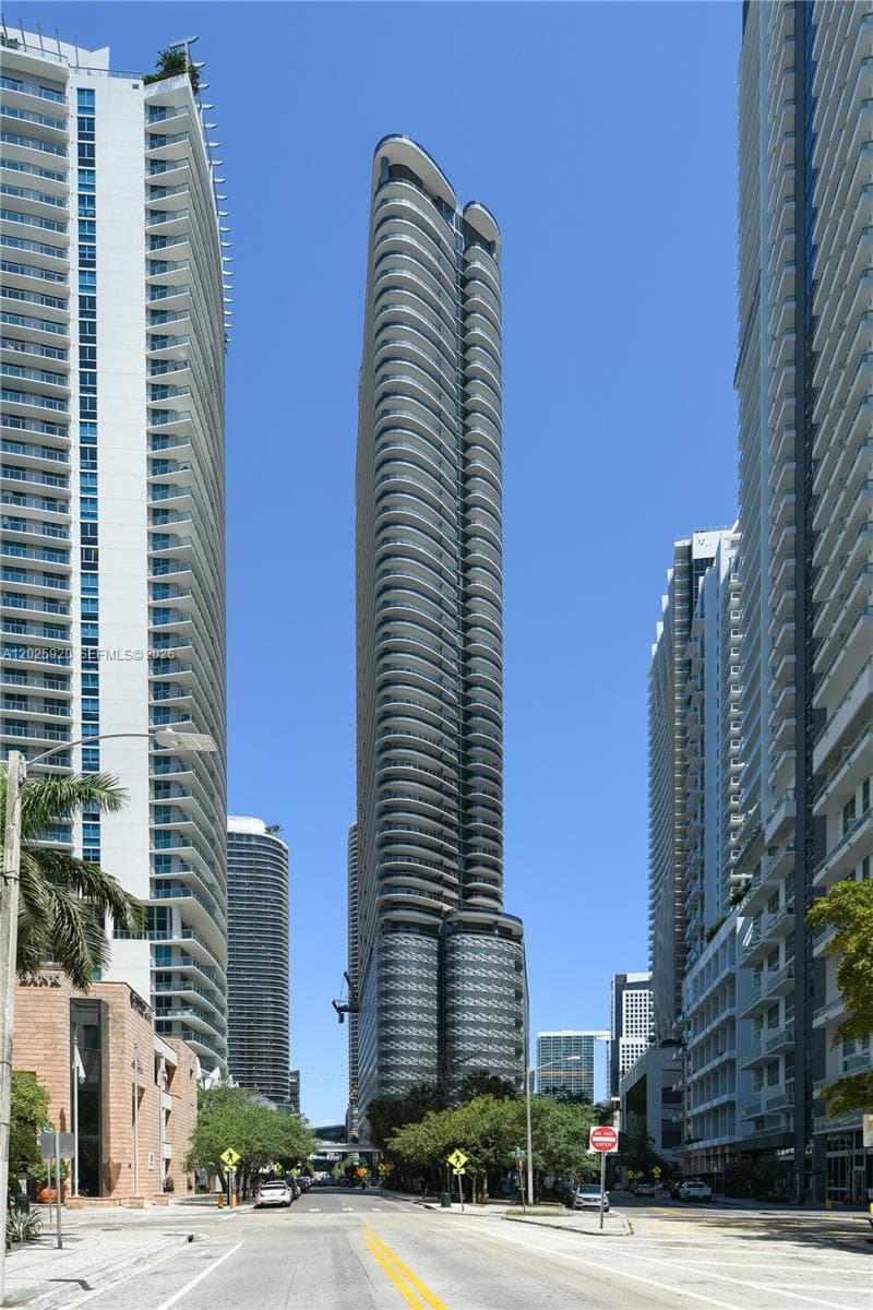 Brickell Flatiron · #2014 in Miami - Photo 4