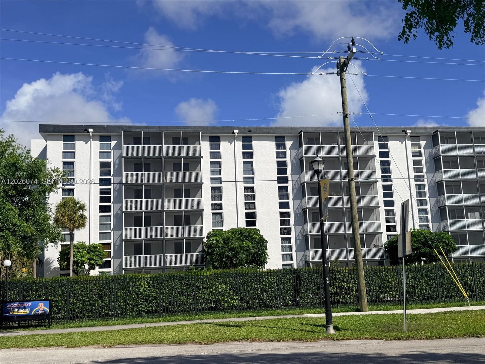 WOODSIDE APTS CONDO · #B601 in North Miami Beach - Photo 2