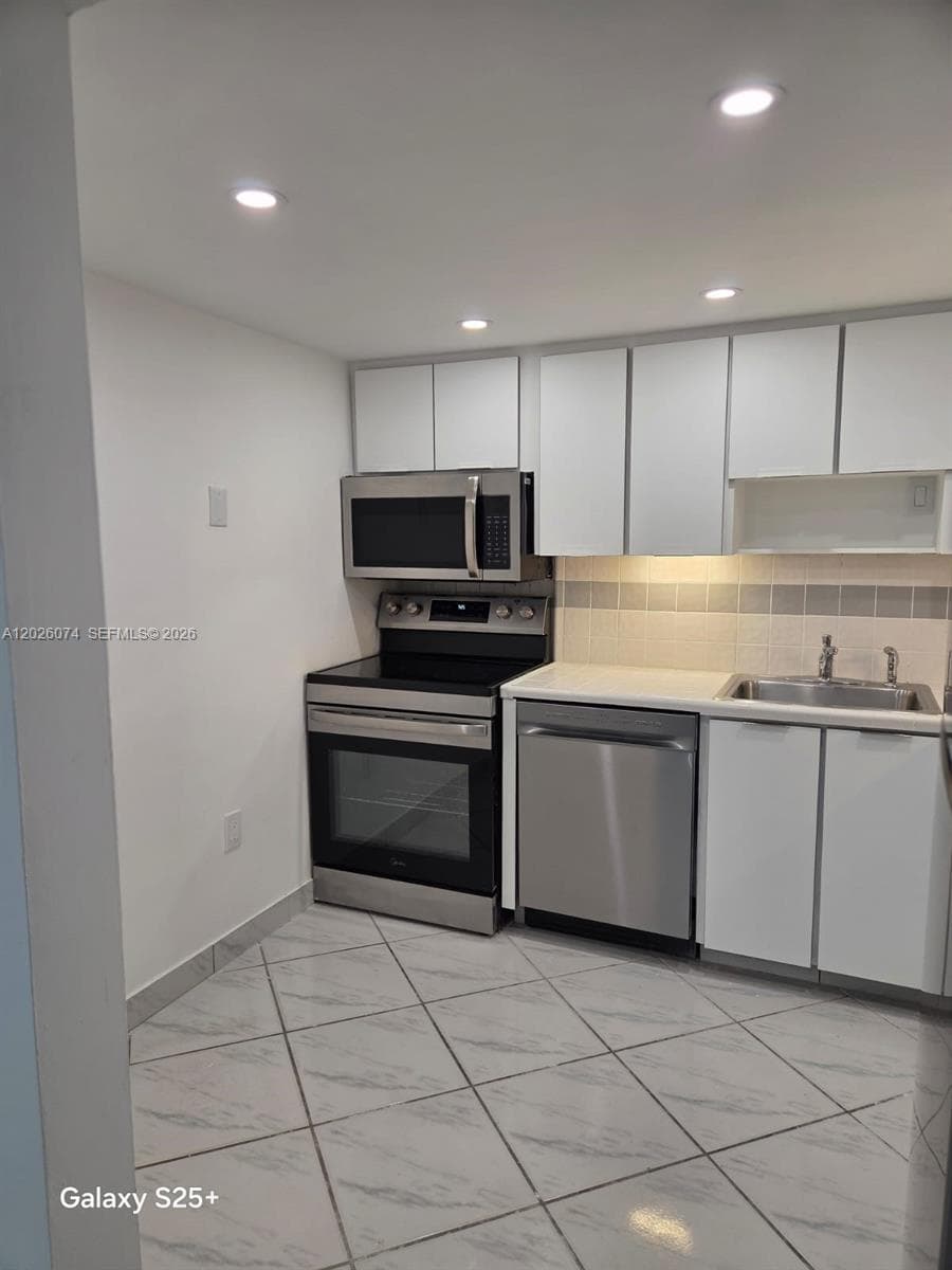 WOODSIDE APTS CONDO · #B601 in North Miami Beach - Photo 5