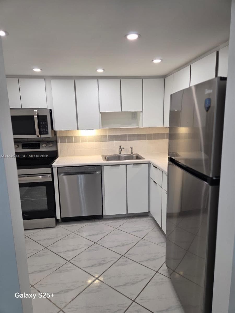 WOODSIDE APTS CONDO · #B601 in North Miami Beach - Photo 4