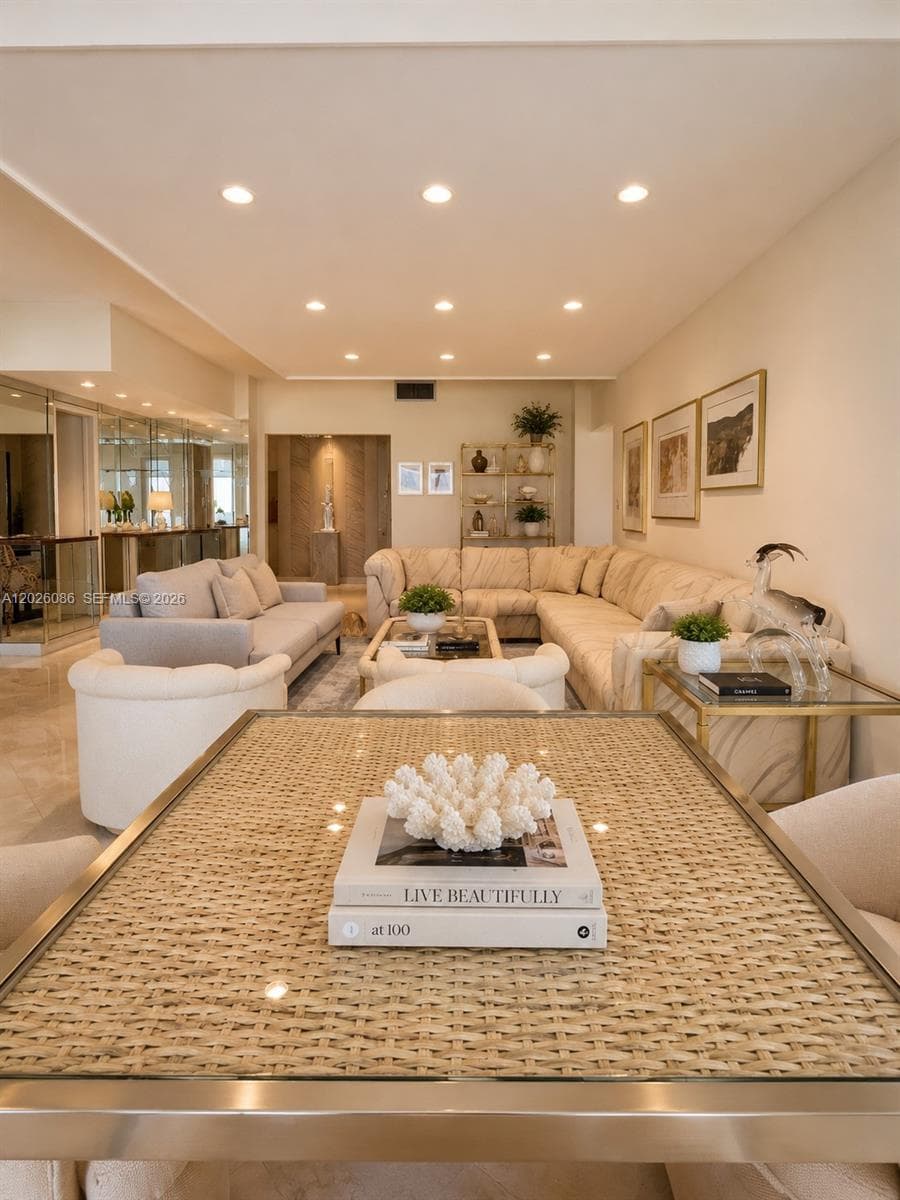 Prince George · #21A in Hallandale Beach - Photo 9