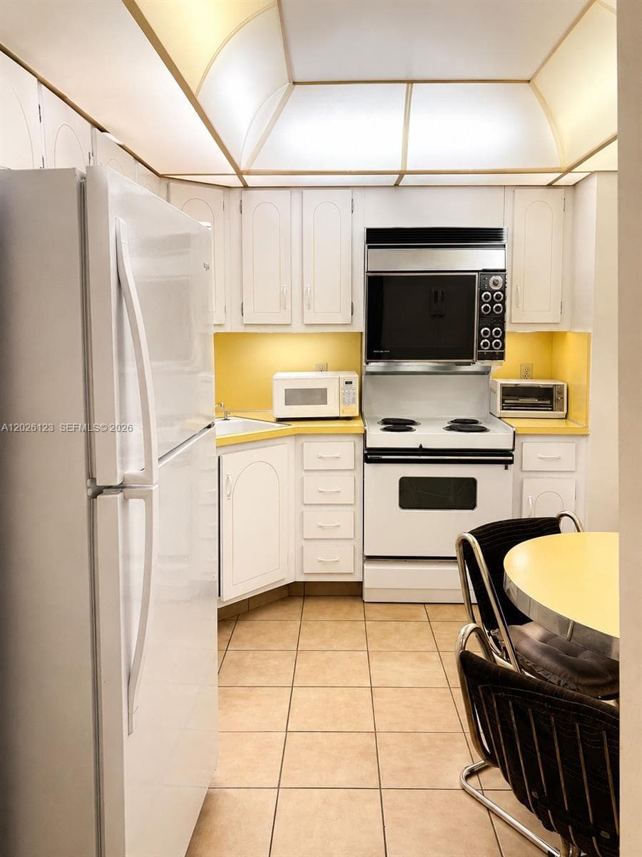 Prince George · #2G in Hallandale Beach - Photo 3