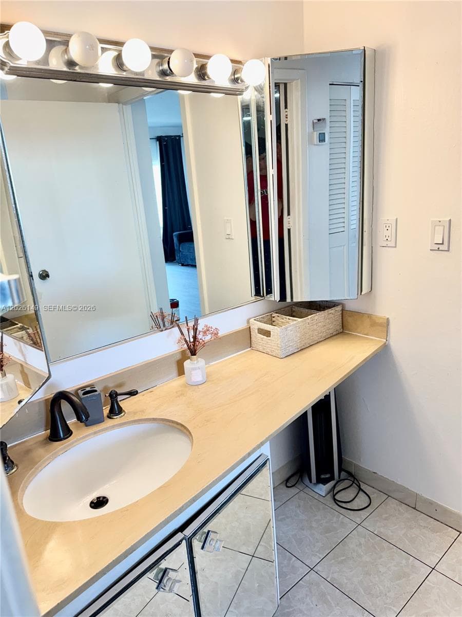 Arlen House · #1903 in Sunny Isles Beach - Photo 10