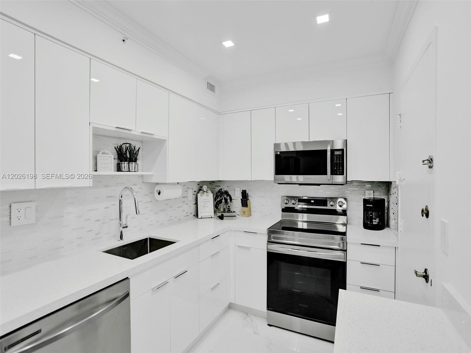 WAVE CONDO · #639 (available Sep 22) in Hollywood - Photo 14