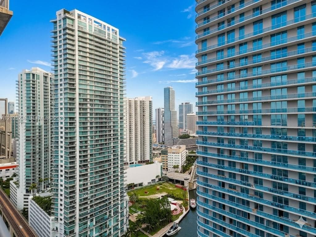 NEO VERTIKA CONDO · #PHI12 in Miami - Photo 12