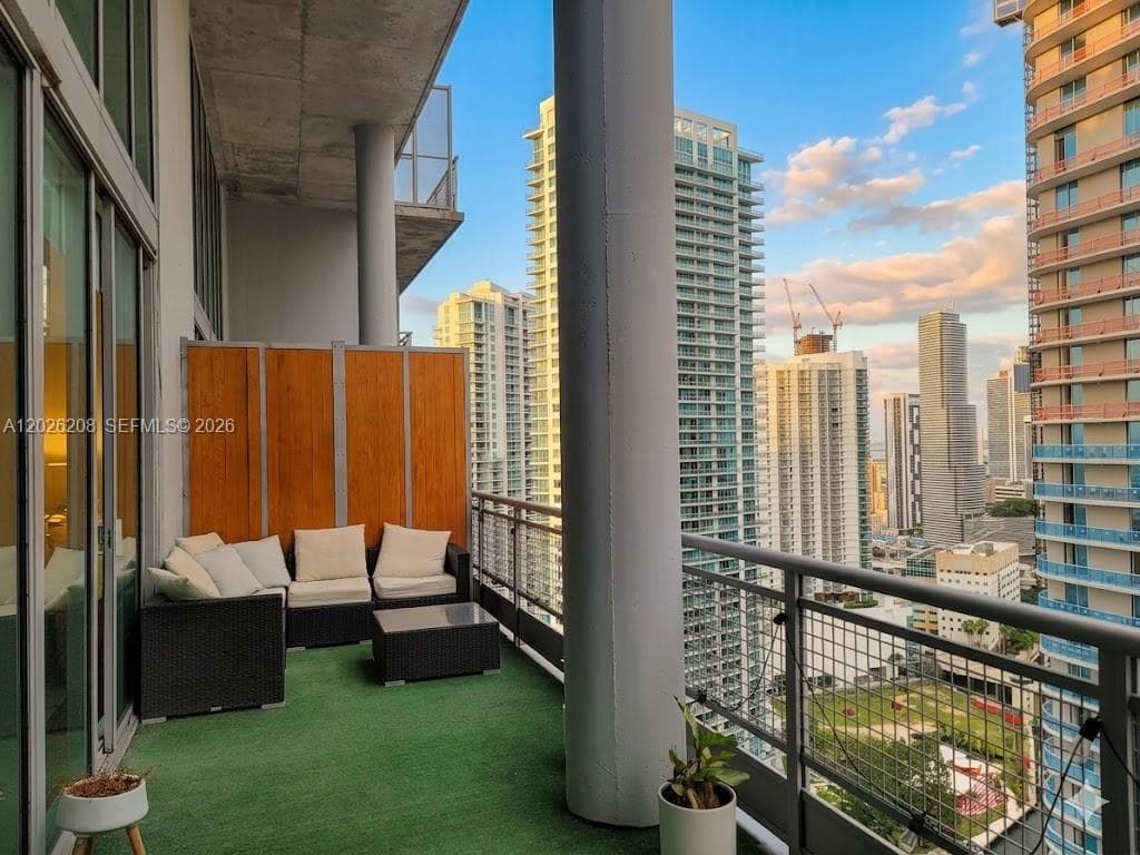 NEO VERTIKA CONDO · #PHI12 in Miami - Photo 11