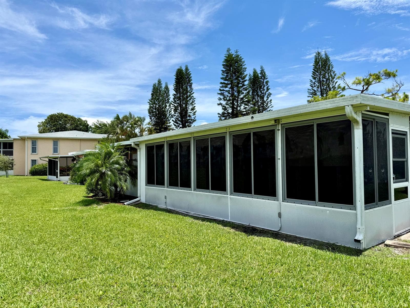 EXTERIOR BACK