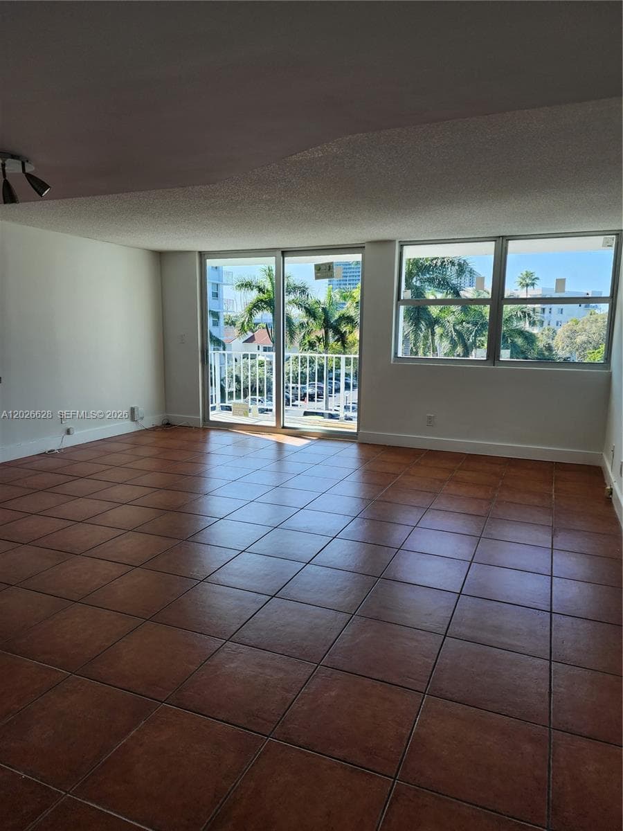 REEF EAST CONDO · #4J in North Miami Beach - Photo 7