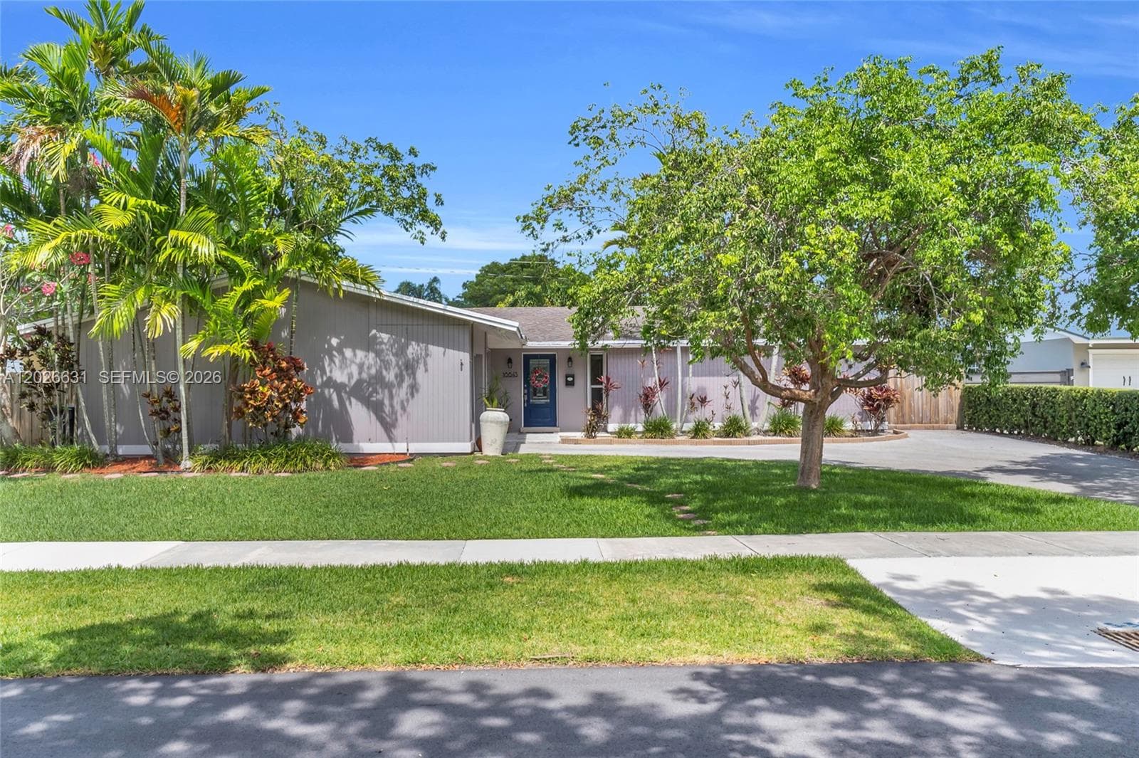 18645 SW 90th Ave photo 2